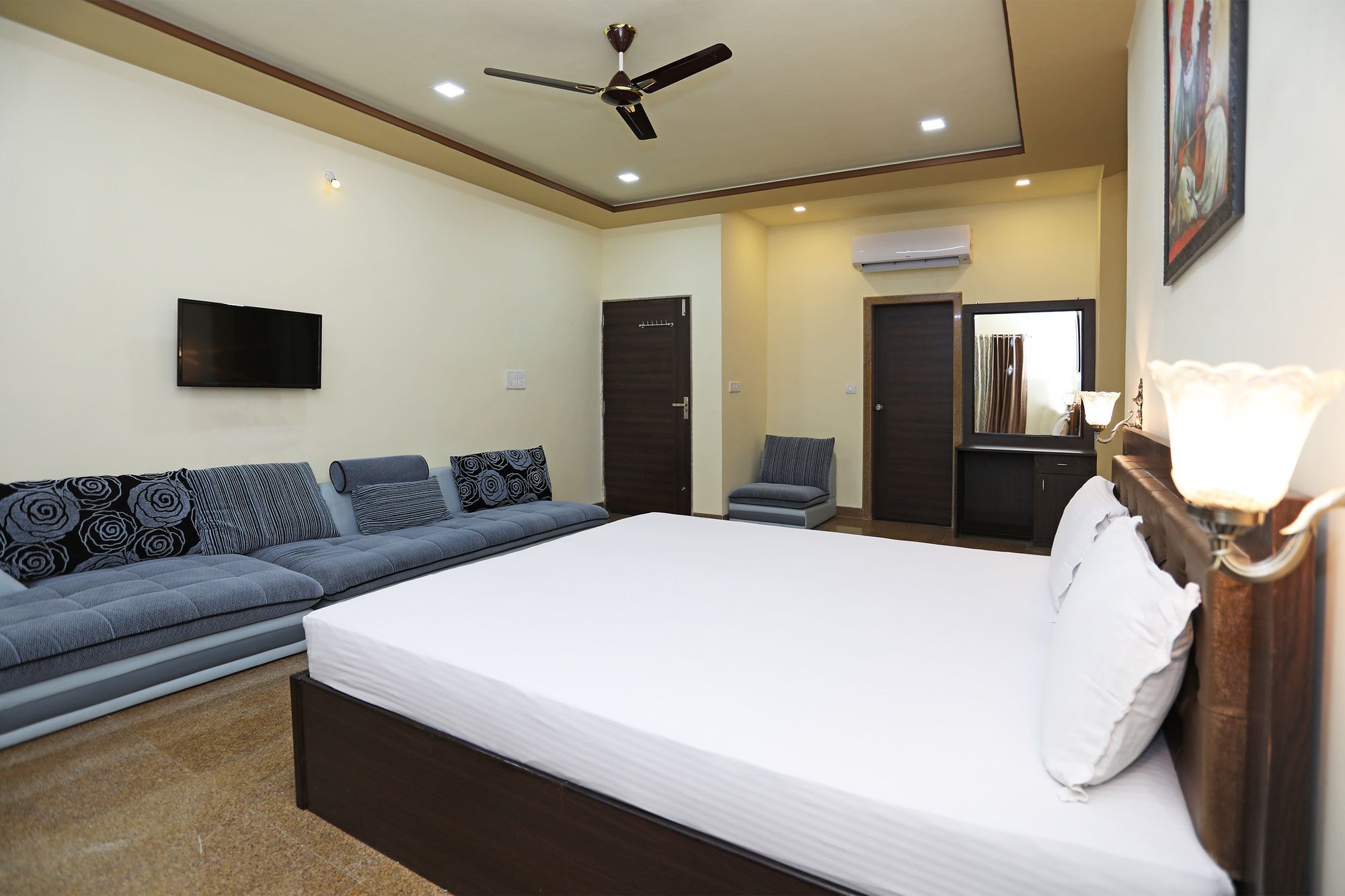 Oyo 9428 Hill View Room Goverdhan Vilas Udajpur Zewnętrze zdjęcie