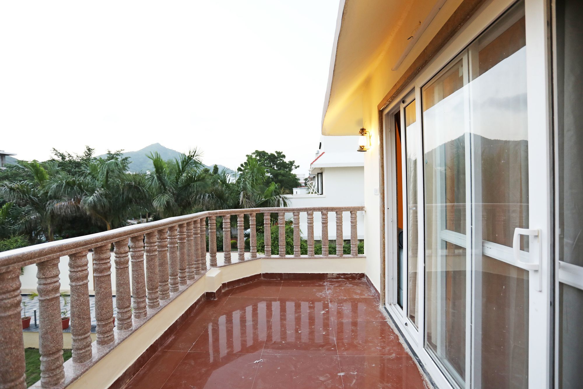 Oyo 9428 Hill View Room Goverdhan Vilas Udajpur Zewnętrze zdjęcie