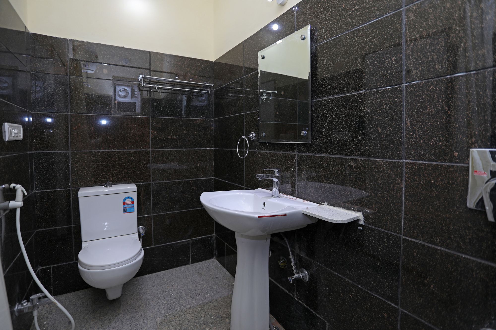Oyo 9428 Hill View Room Goverdhan Vilas Udajpur Zewnętrze zdjęcie