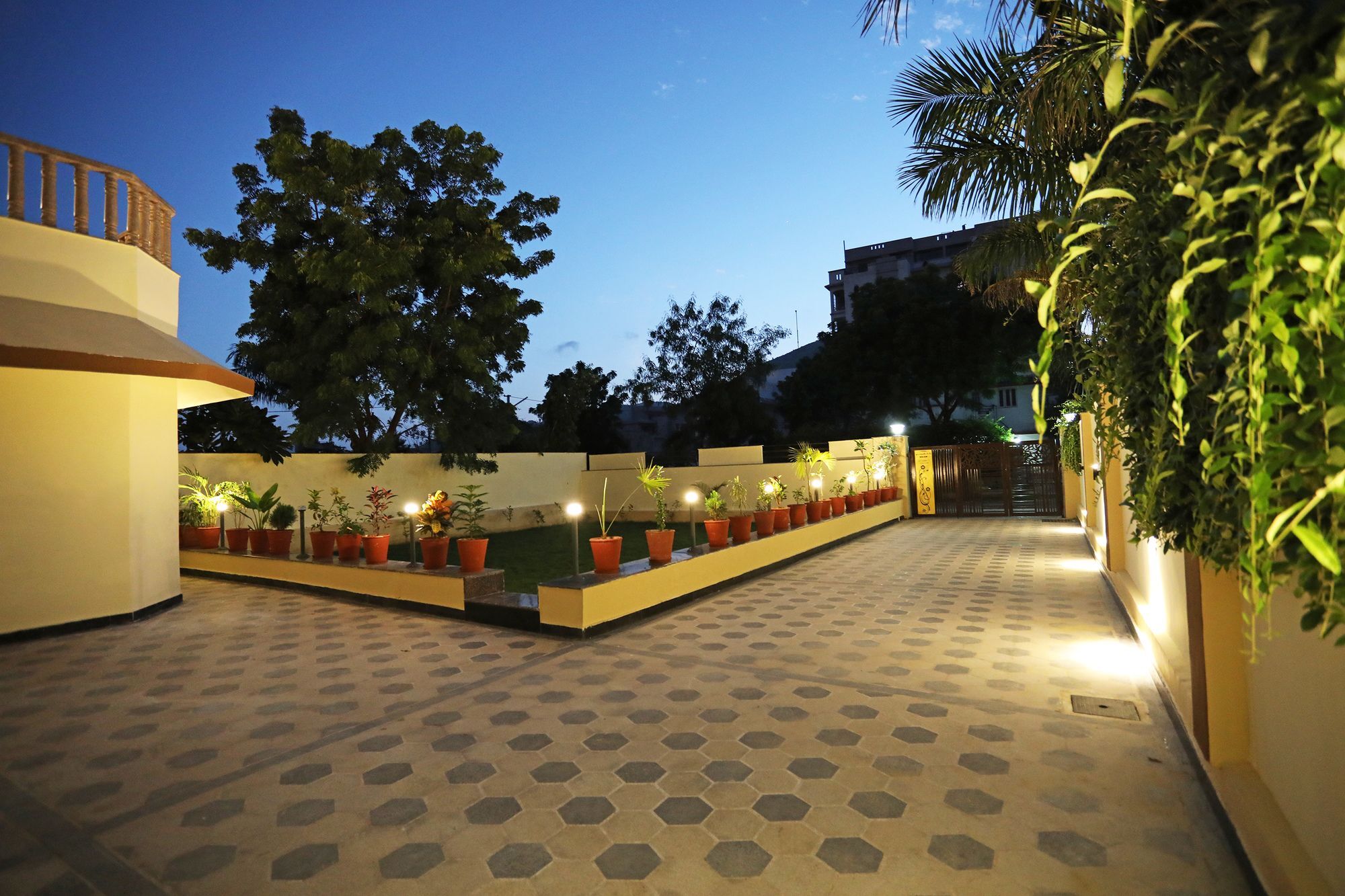 Oyo 9428 Hill View Room Goverdhan Vilas Udajpur Zewnętrze zdjęcie